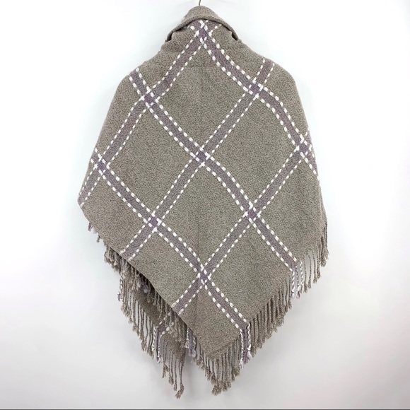 Accessory St New York NWT Shawl Style Knit Fringed Poncho, One Size - Picture 11 of 16